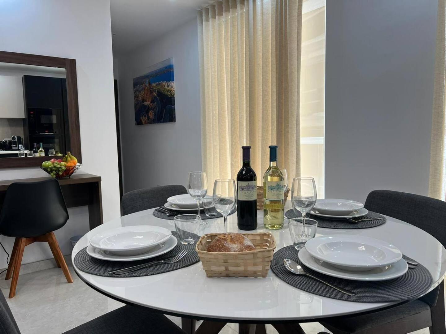 Minerva By Homely Apartament *